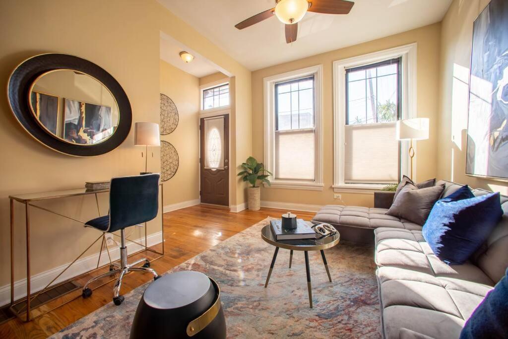 Getaway In The Heart Of Pilsen Chicago Apartment Exterior foto