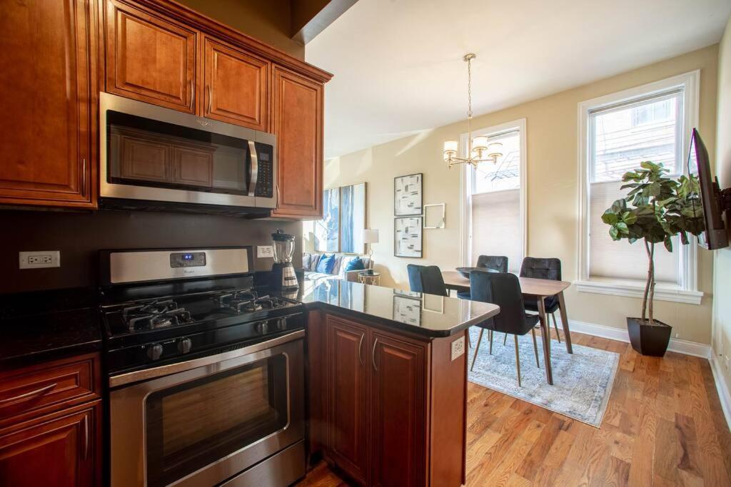 Getaway In The Heart Of Pilsen Chicago Apartment Exterior foto