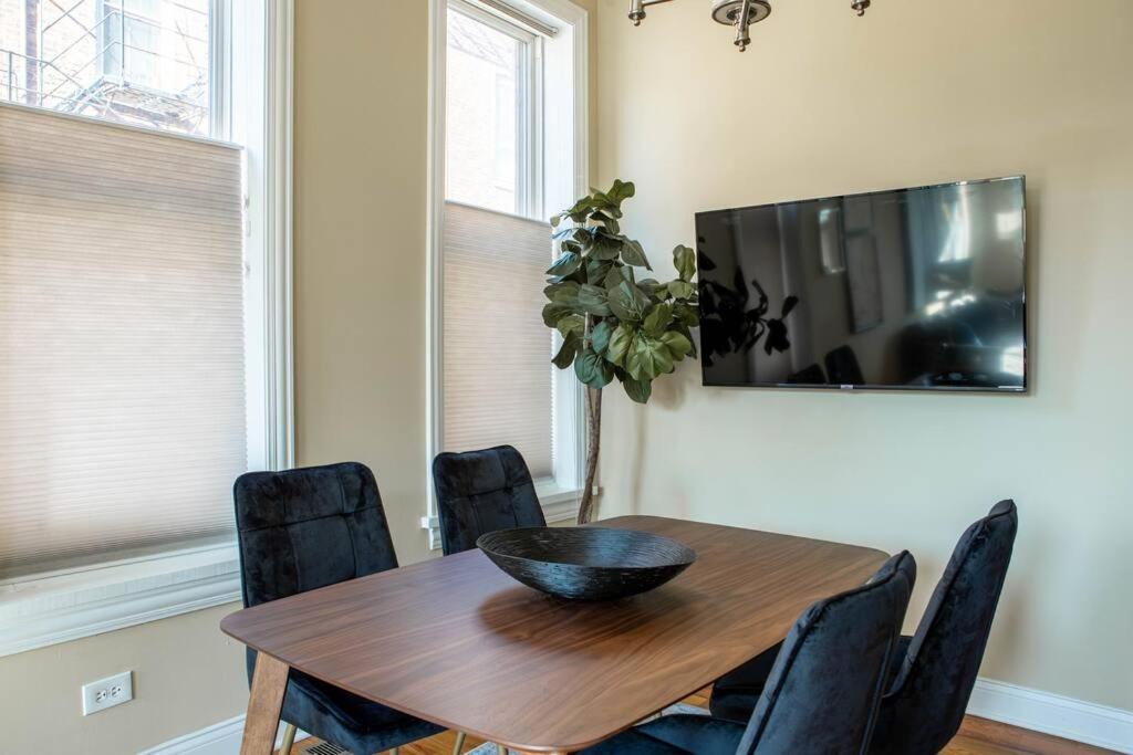 Getaway In The Heart Of Pilsen Chicago Apartment Exterior foto