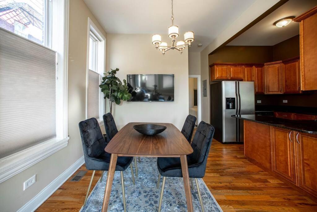 Getaway In The Heart Of Pilsen Chicago Apartment Exterior foto
