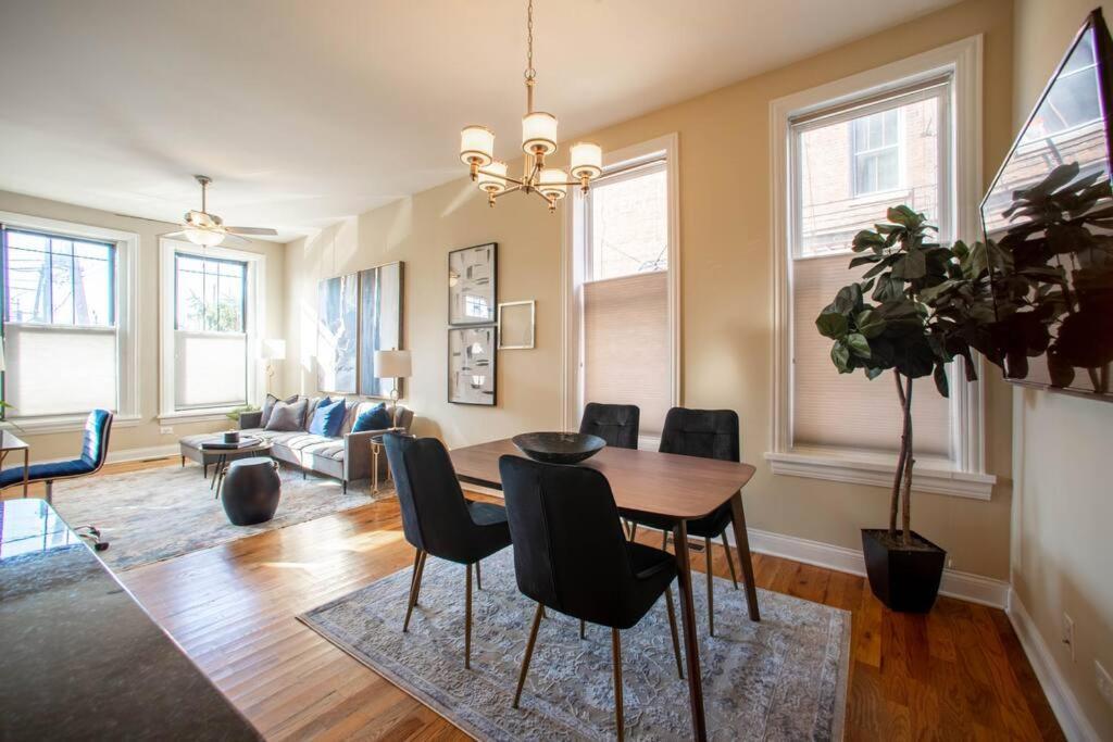 Getaway In The Heart Of Pilsen Chicago Apartment Exterior foto